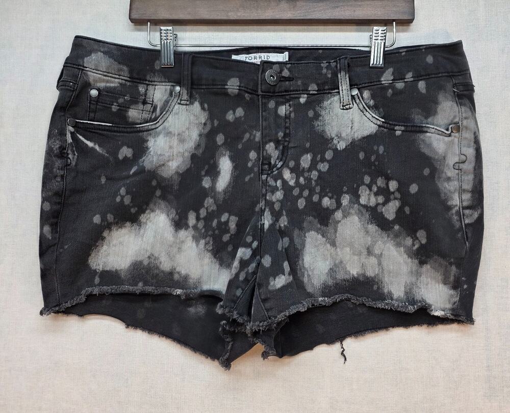 Torrid Black Denim Acid Wash 90s Y2K Grunge Punk Streetwear‎ Womens Shorts (16